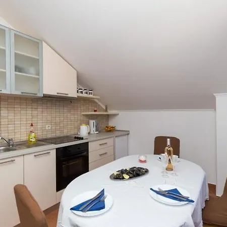 Memuni - Comfort One Bedroom With Balcony And Sea View Veliki Apartment *